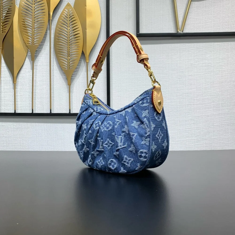 Louis Vuitton Pochette Valley Monogram Denim